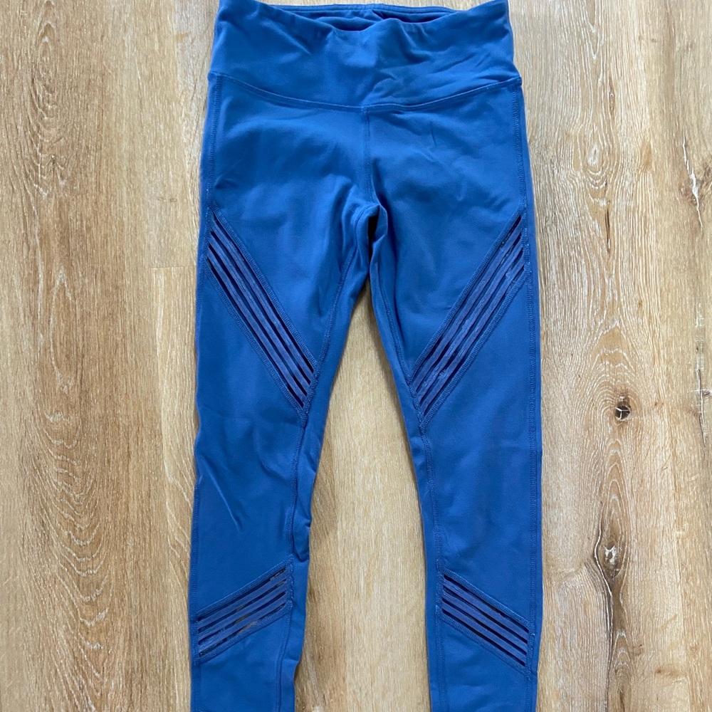 SOLD-Alo yoga airbrush leggings